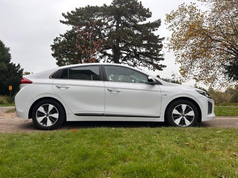 Hyundai IONIQ PREMIUM 18