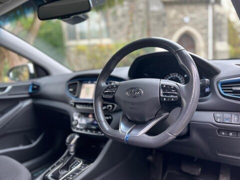 Hyundai IONIQ PREMIUM 27