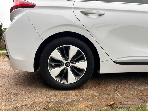 Hyundai IONIQ PREMIUM 46