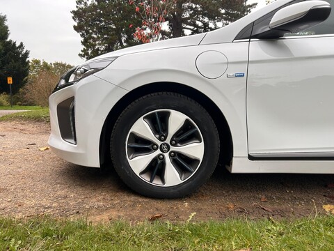 Hyundai IONIQ PREMIUM 48