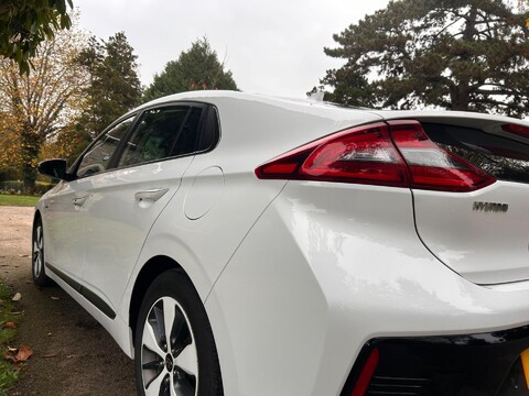 Hyundai IONIQ PREMIUM 52