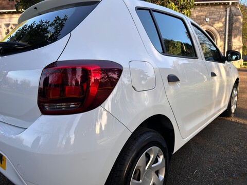 Dacia Sandero AMBIANCE SCE 27