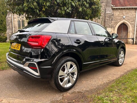 Audi Q2 TFSI S LINE 18