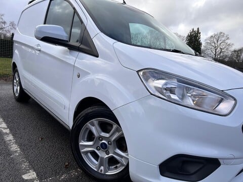 Ford Transit Courier LIMITED 40