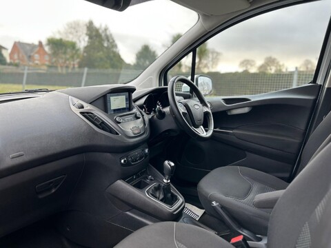 Ford Transit Courier LIMITED 31