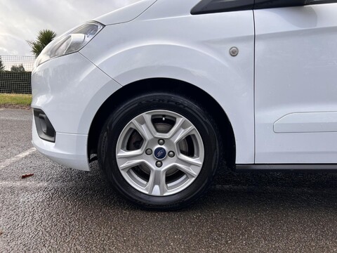 Ford Transit Courier LIMITED 38