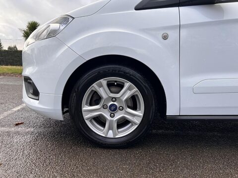 Ford Transit Courier LIMITED 38
