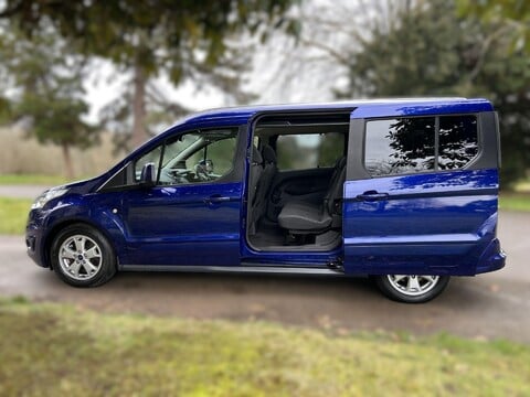 Ford Grand Tourneo Connect ZETEC TDCI 17