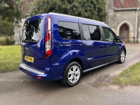 Ford Grand Tourneo Connect ZETEC TDCI 21