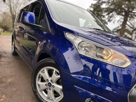 Ford Grand Tourneo Connect ZETEC TDCI 37