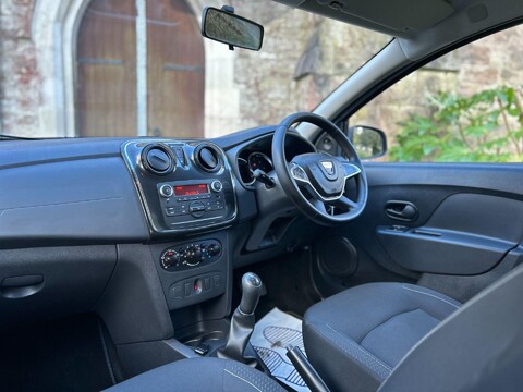 Dacia Sandero ESSENTIAL SCE 4