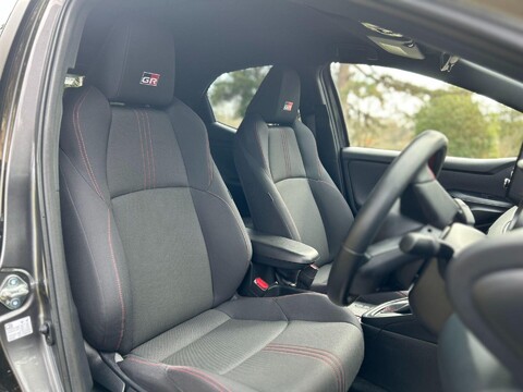 Toyota Yaris GR SPORT 4