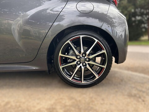 Toyota Yaris GR SPORT 40