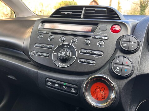 Honda Jazz I-VTEC ES PLUS 6