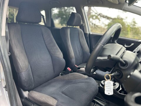 Honda Jazz I-VTEC ES PLUS 4