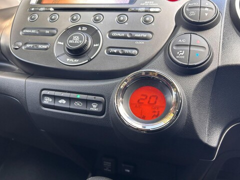 Honda Jazz I-VTEC ES PLUS 25