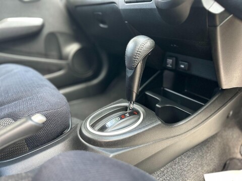 Honda Jazz I-VTEC ES PLUS 29