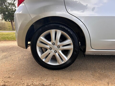 Honda Jazz I-VTEC ES PLUS 32