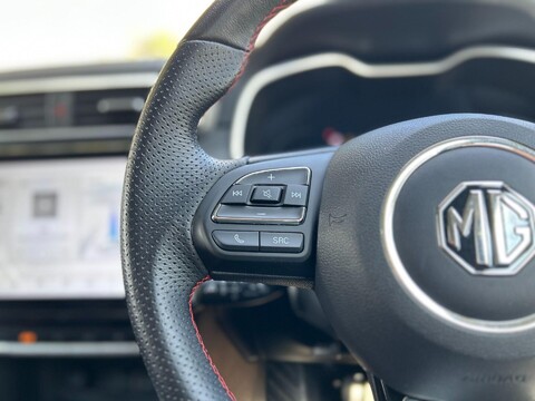 MG ZS SE 37