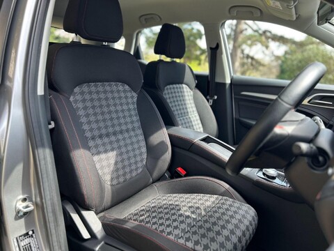 MG ZS SE 17