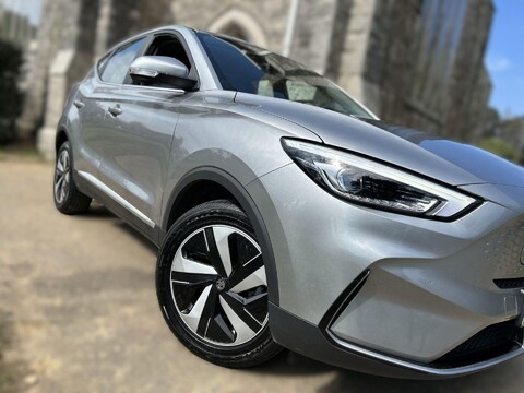 MG ZS SE 6
