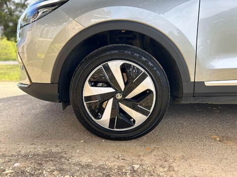 MG ZS SE 25
