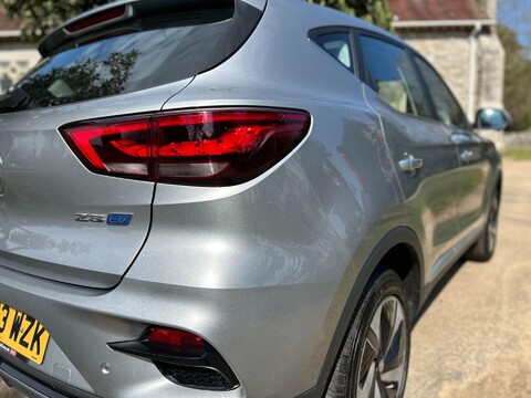 MG ZS SE 32