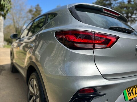 MG ZS SE 33