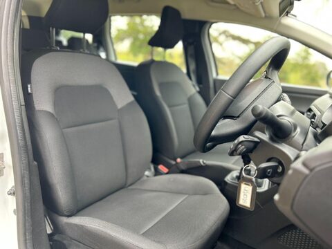 Dacia Jogger ESSENTIAL TCE 5