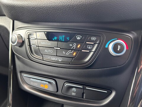 Ford B-Max TITANIUM NAVIGATOR 26