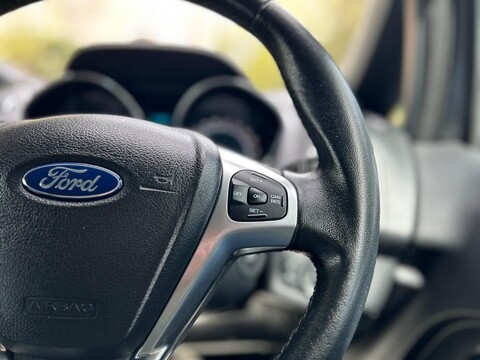 Ford B-Max TITANIUM NAVIGATOR 29