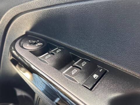 Ford B-Max TITANIUM NAVIGATOR 31