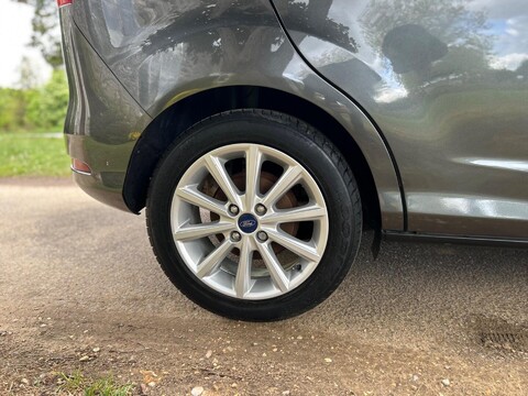 Ford B-Max TITANIUM NAVIGATOR 32