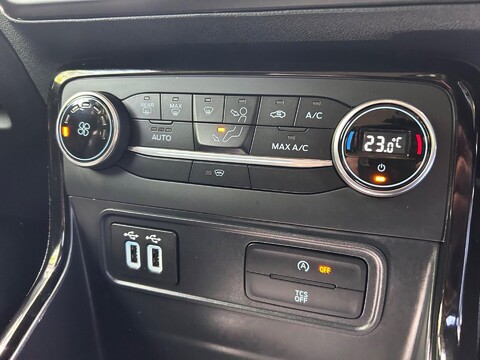 Ford Ecosport TITANIUM 25
