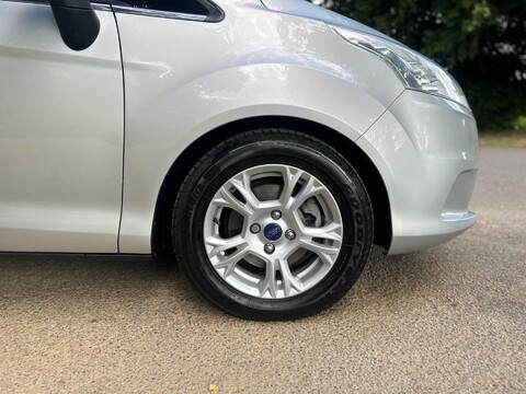 Ford B-Max ZETEC 32