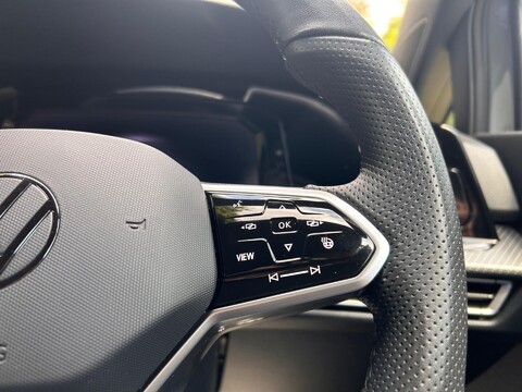Volkswagen Golf R-LINE ETSI DSG 34