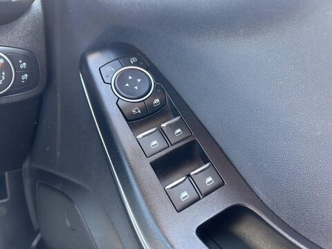Ford Fiesta ACTIVE X 33