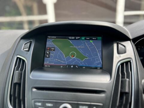 Ford Focus TITANIUM X 6
