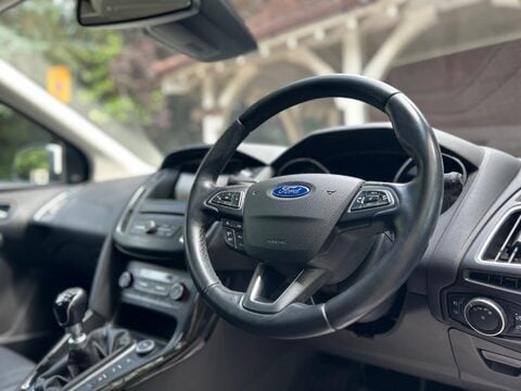 Ford Focus TITANIUM X 24