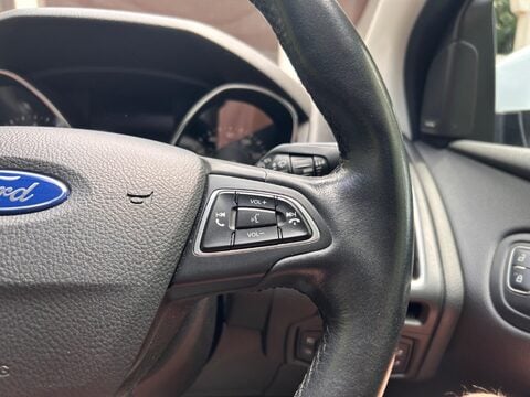 Ford Focus TITANIUM X 26