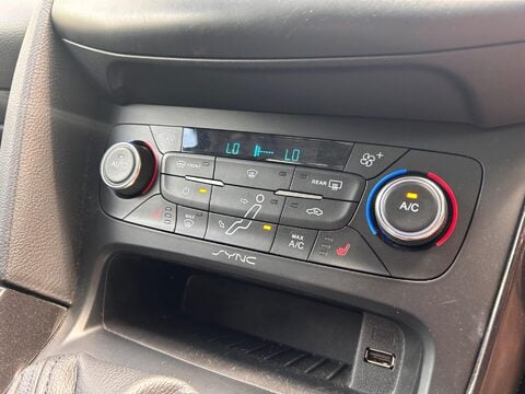 Ford Focus TITANIUM X 29
