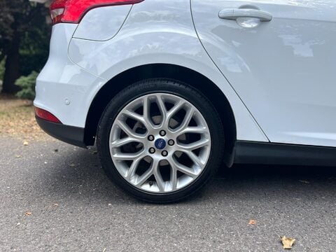 Ford Focus TITANIUM X 35
