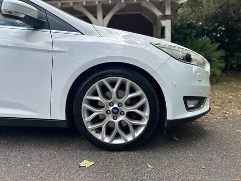 Ford Focus TITANIUM X 36