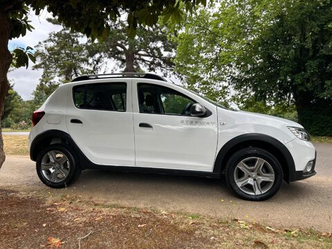 Dacia Sandero Stepway LAUREATE TCE 16