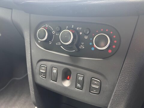 Dacia Sandero Stepway LAUREATE TCE 28