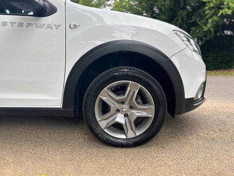 Dacia Sandero Stepway LAUREATE TCE 37
