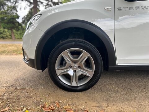 Dacia Sandero Stepway LAUREATE TCE 38
