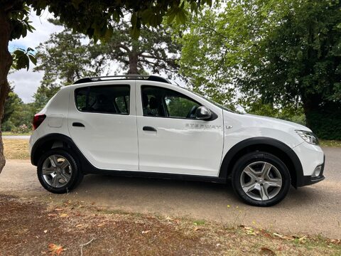 Dacia Sandero Stepway LAUREATE TCE 16