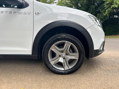 Dacia Sandero Stepway LAUREATE TCE 37