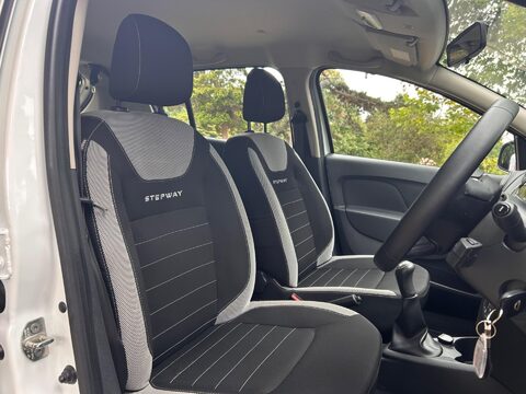 Dacia Sandero Stepway LAUREATE TCE 6
